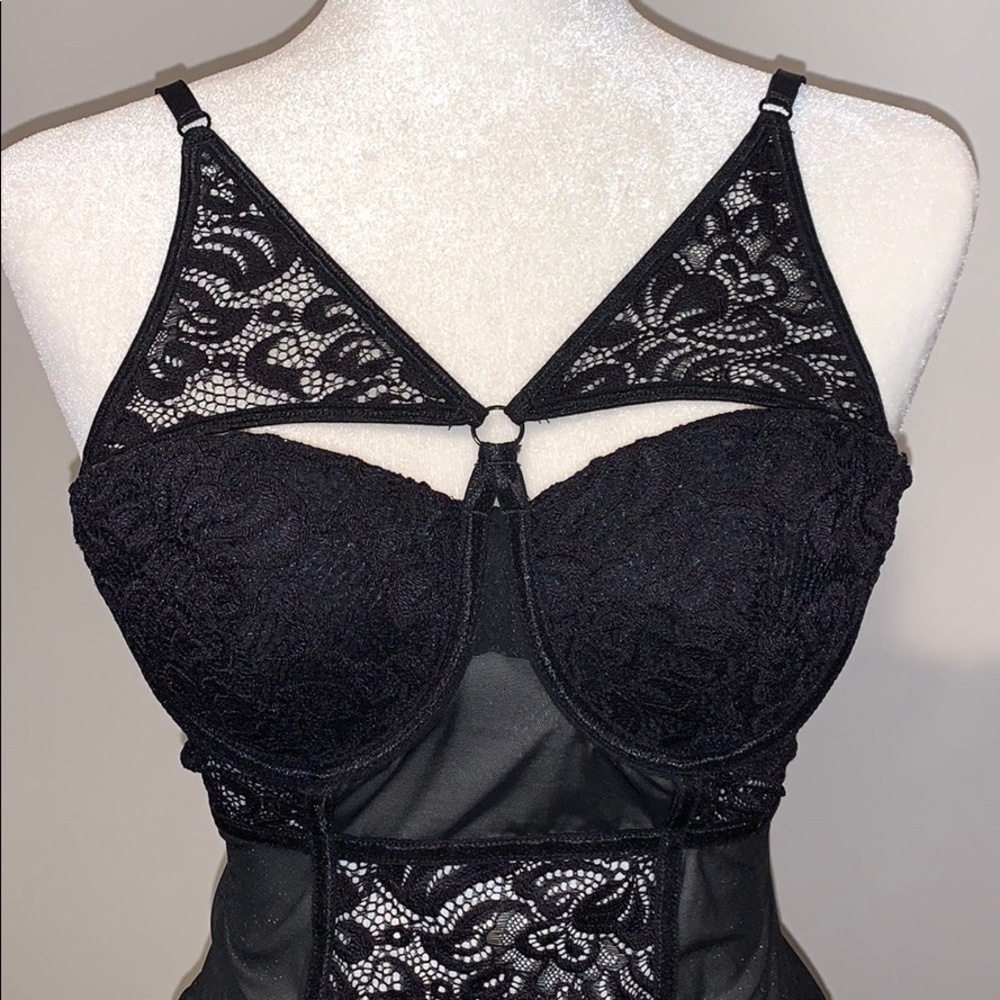 Lingerie - Picture 2 of 3
